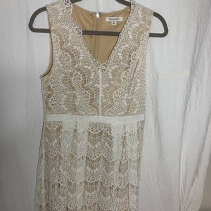Francesca‘s white lace dress